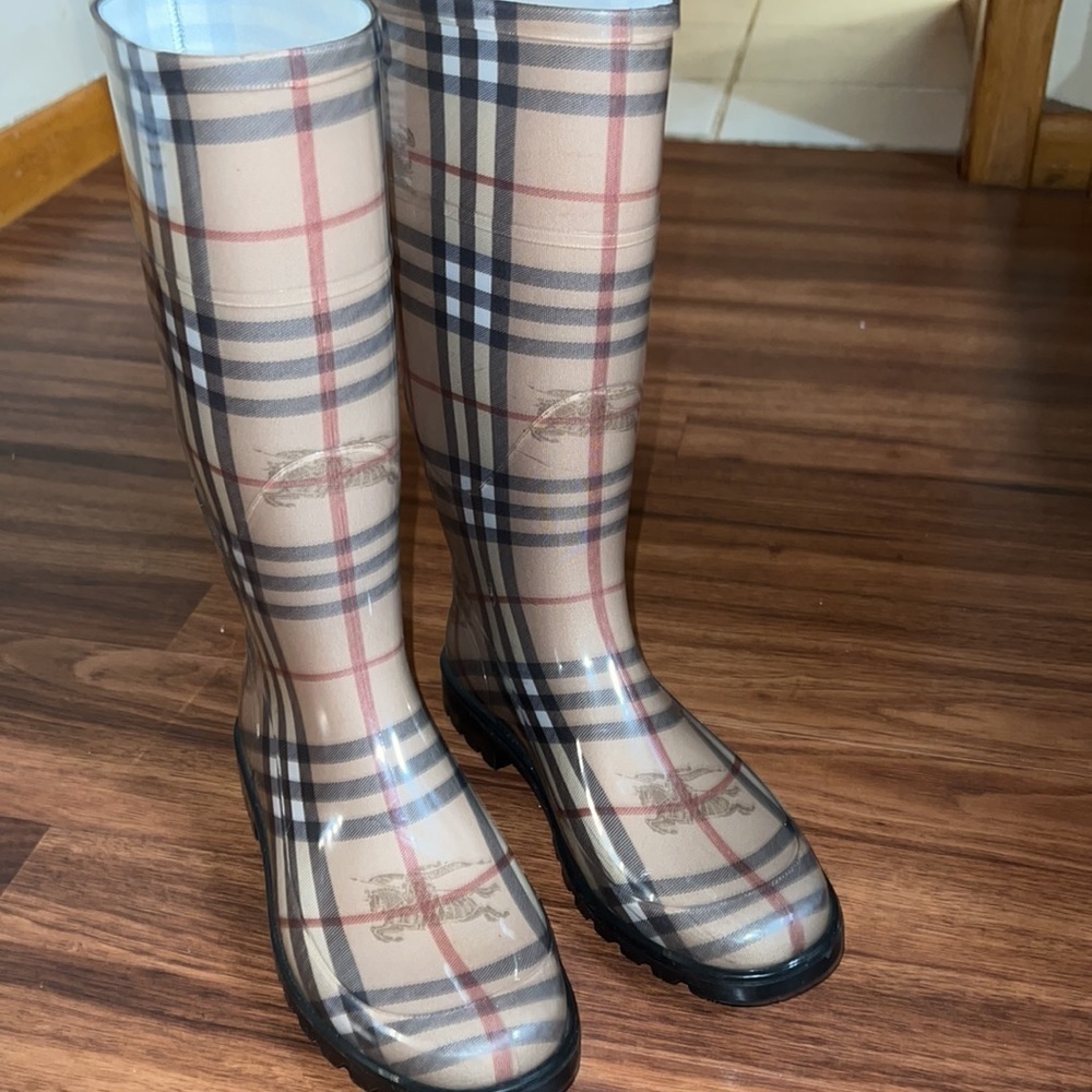 BURBERRY rain boots - Picture 2 of 8